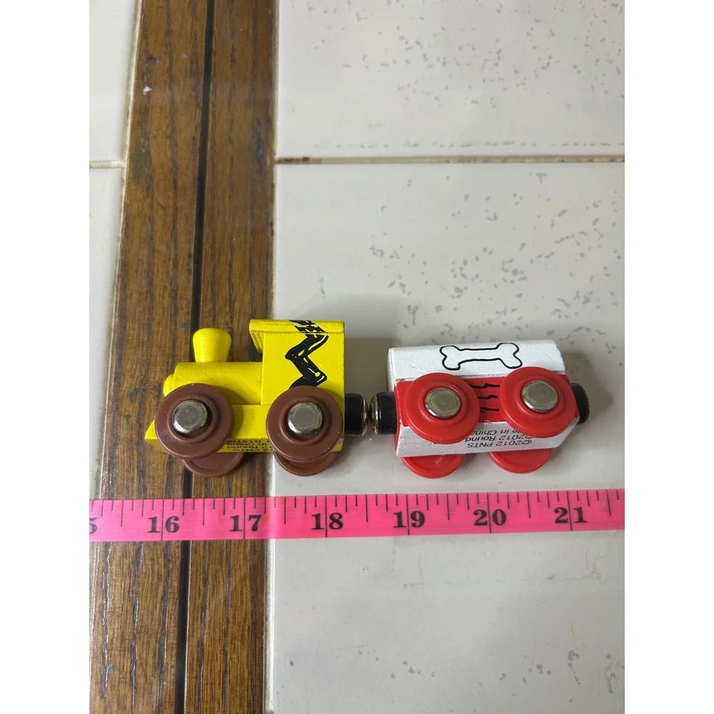 Peanuts Snoopy Woodstock‎ Yellow Train Wood Toy Car 2012